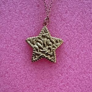NWOT Gold Star Pendant Necklace